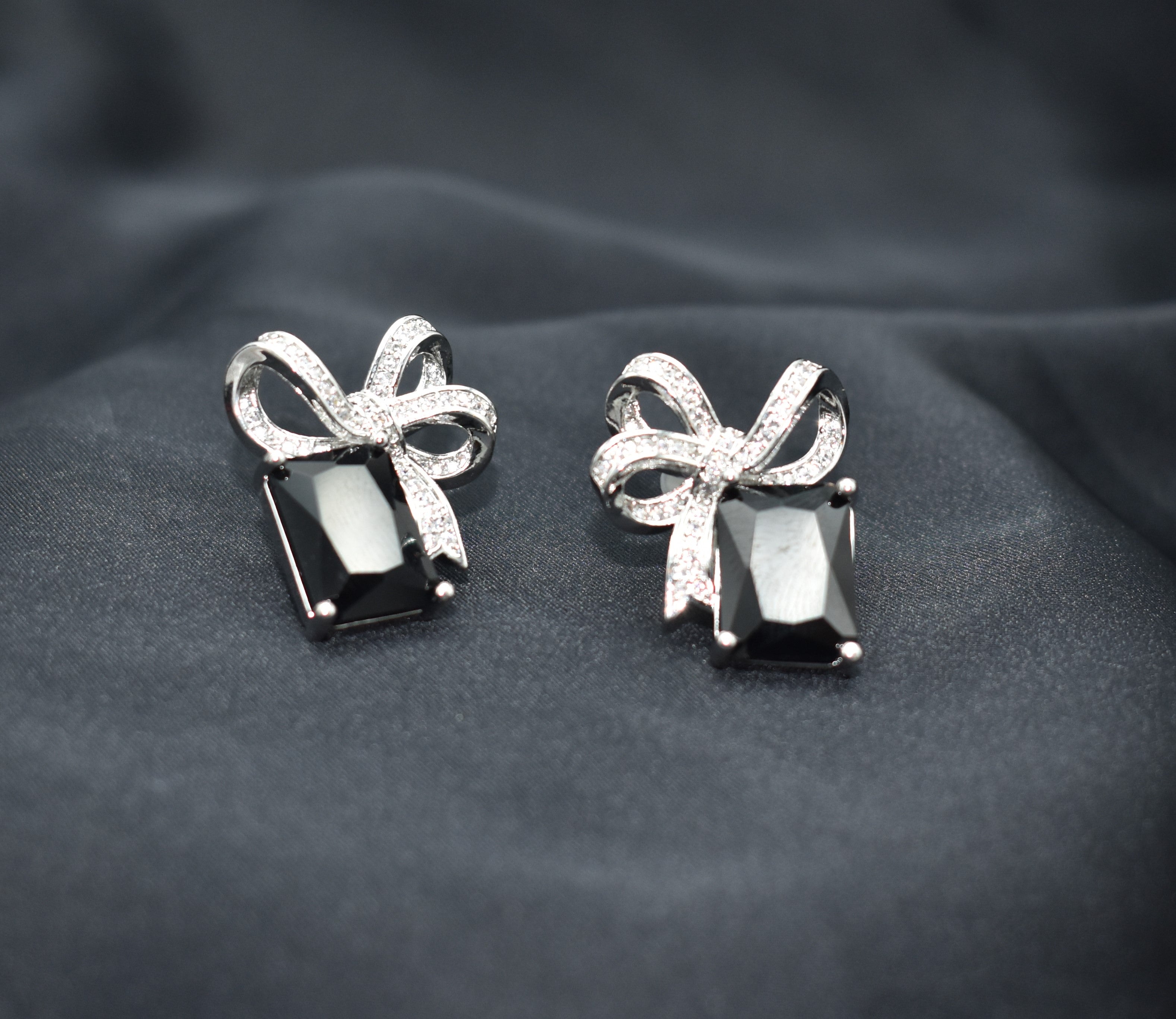 Charming Zircon Bowknot Stud Earrings