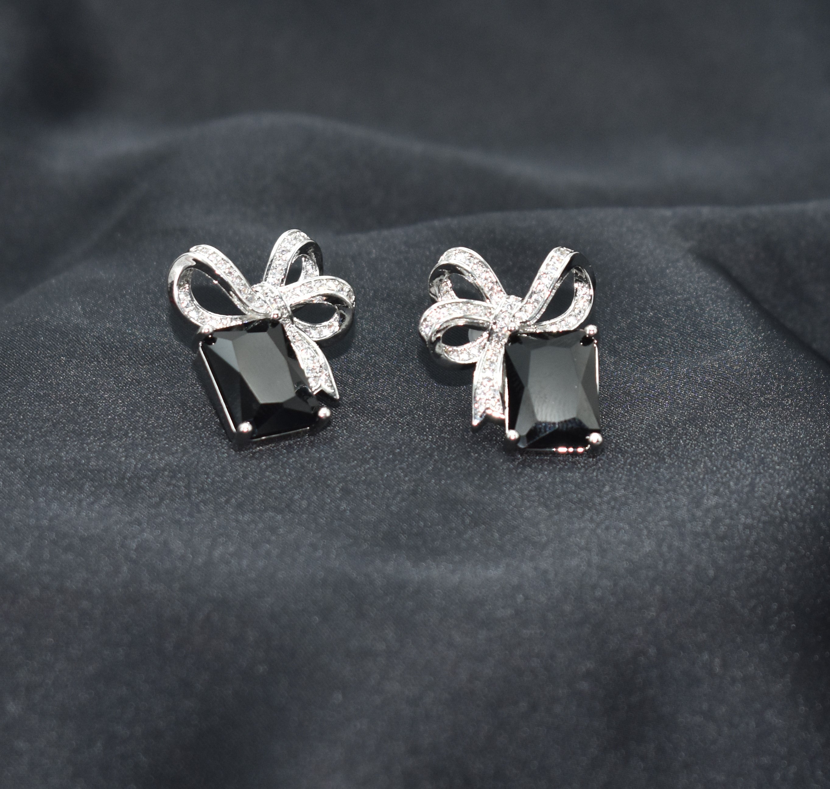 Charming Zircon Bowknot Stud Earrings