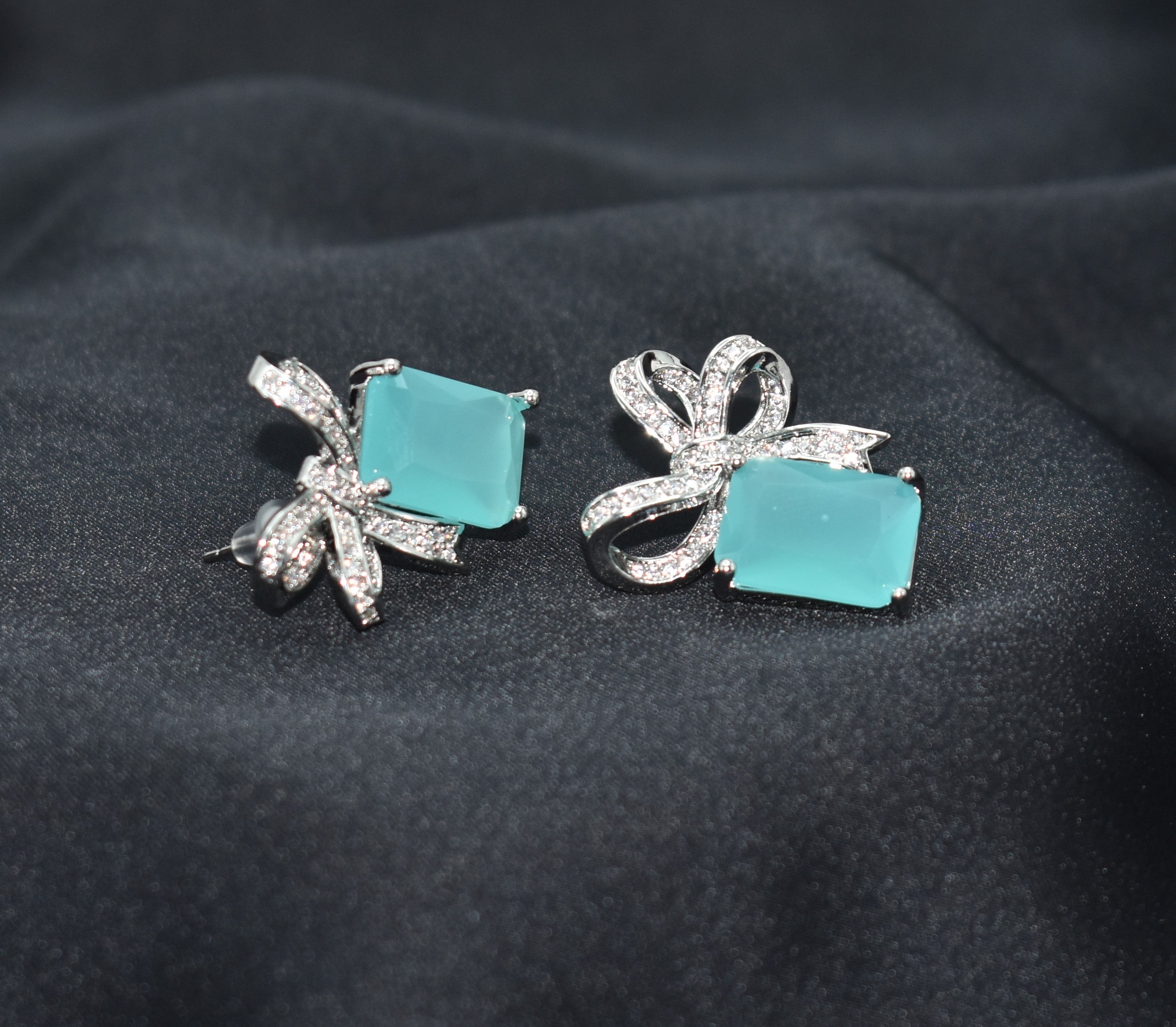 Charming Zircon Bowknot Stud Earrings